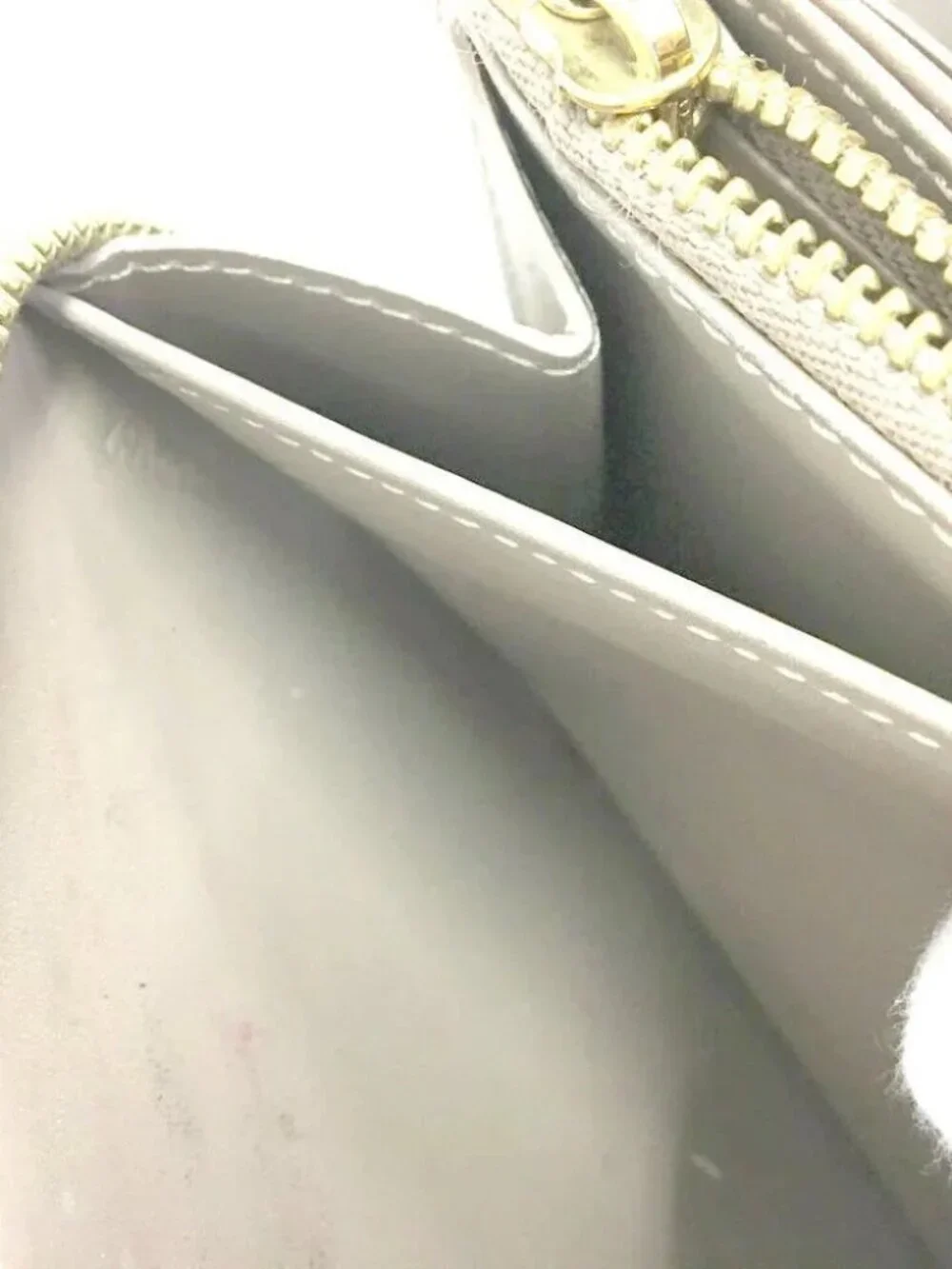 Louis Vuitton Leather Zippy wallet Beige Pougre